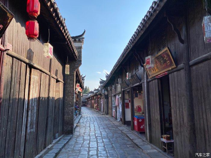 中巨芯：董事会审议通过《关于拟签订<投资协议书>暨投资设立全资子公司的议案》